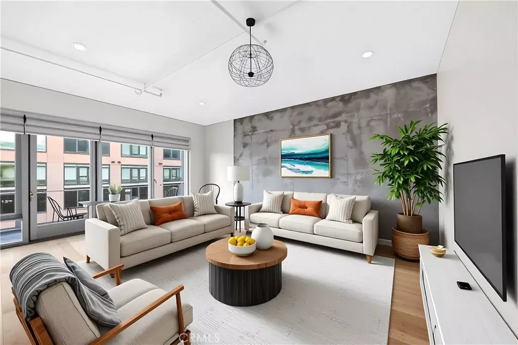 Los Angeles, CA 90015,1100 S Hope Street #911