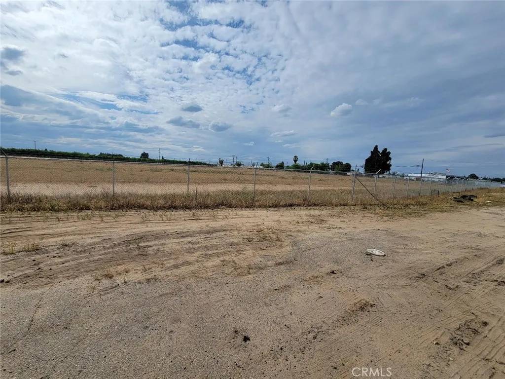 1929 W Whites Bridge, Fresno, CA 93706