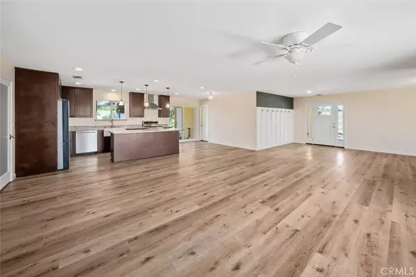 Paso Robles, CA 93446,6095 Vista Serrano Way