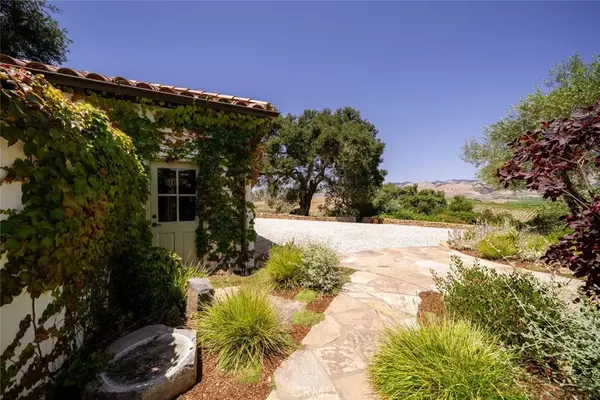 740 Via Robles, San Luis Obispo, CA 93401