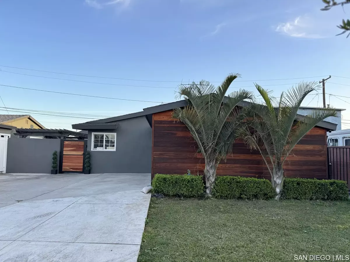 Lakewood, CA 90715,11902 205th ST