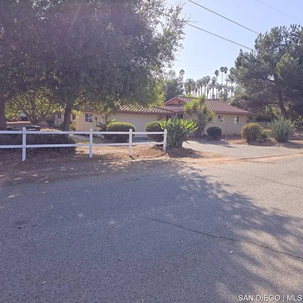 1985 Felicita RD, Escondido, CA 92025