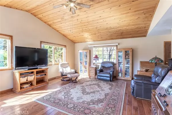 Weed, CA 96094,16834 Lake Shore Drive