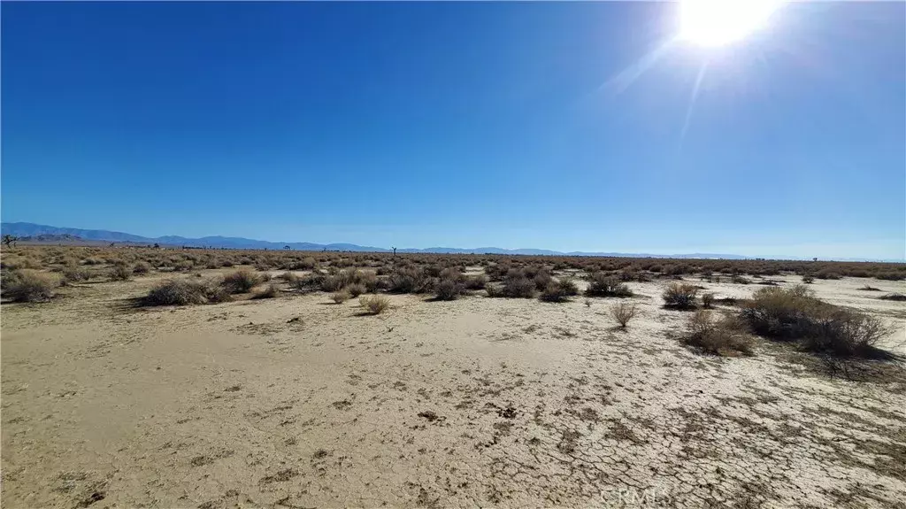 Lancaster, CA 93535,0 135 St E nr Ave H6
