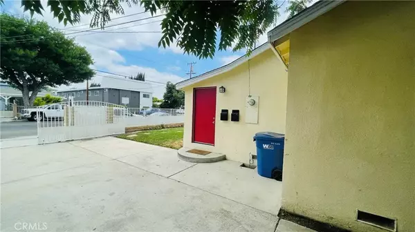 Newhall, CA 91321,24812 Walnut Street