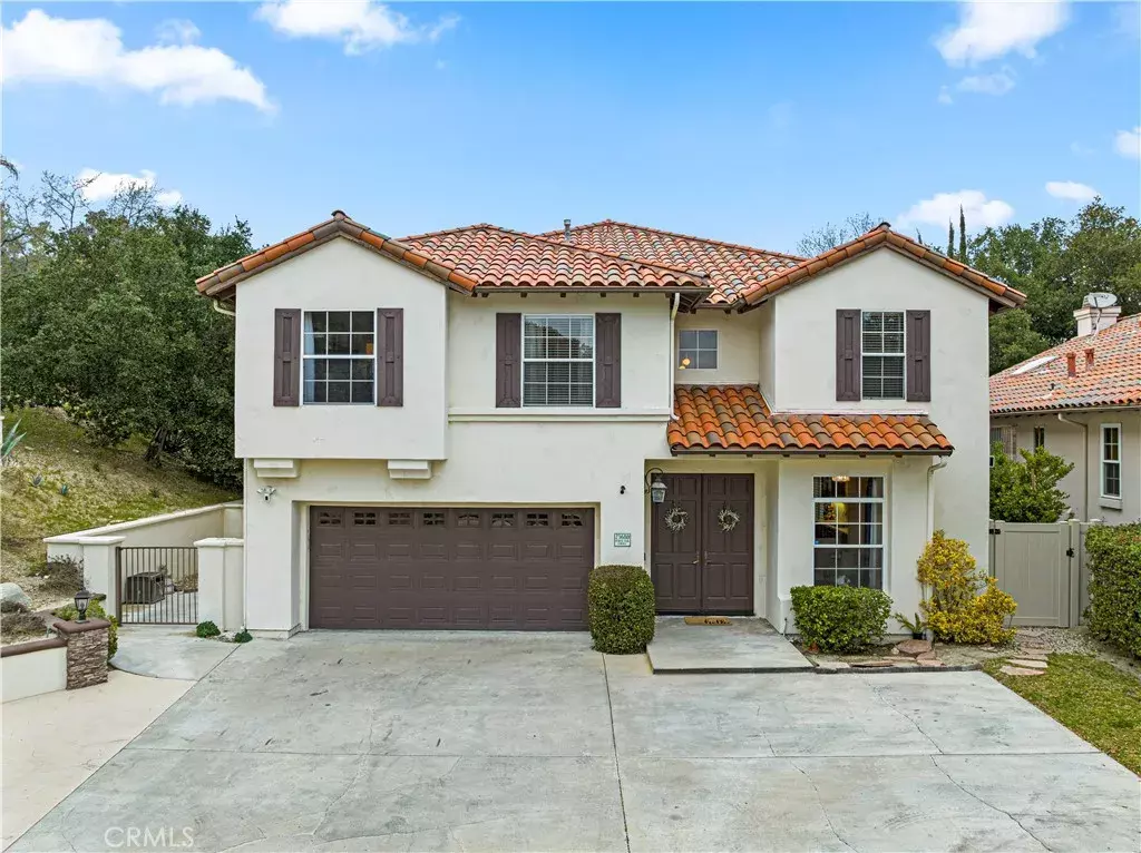 Newhall, CA 91321,23680 White Oak Court