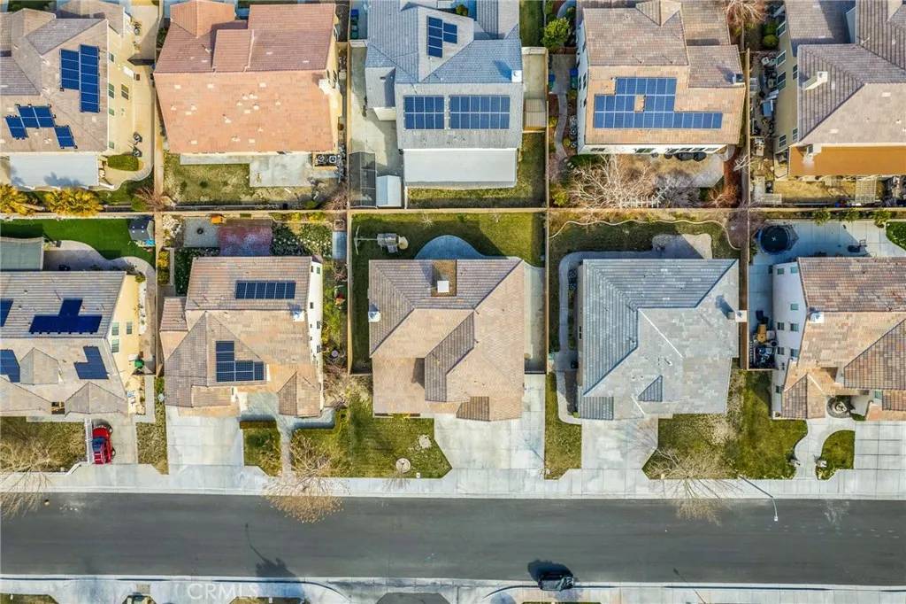 44106 Raven Lane, Lancaster, CA 93536
