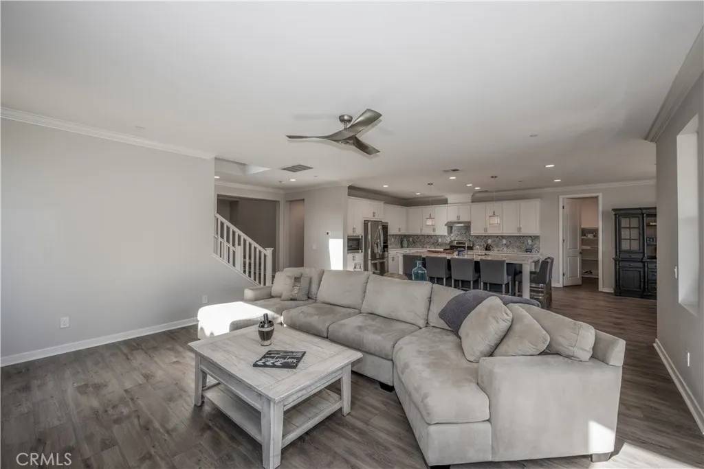 Saugus, CA 91350,18151 Tableau Way