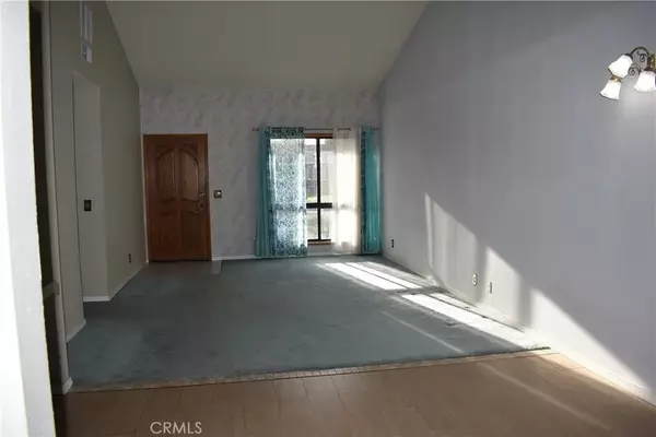 Saugus, CA 91350,26686 Abajo Drive