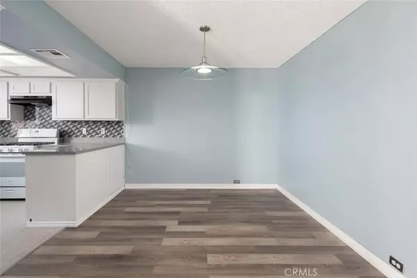 North Hills, CA 91343,8350 Burnet Avenue #11