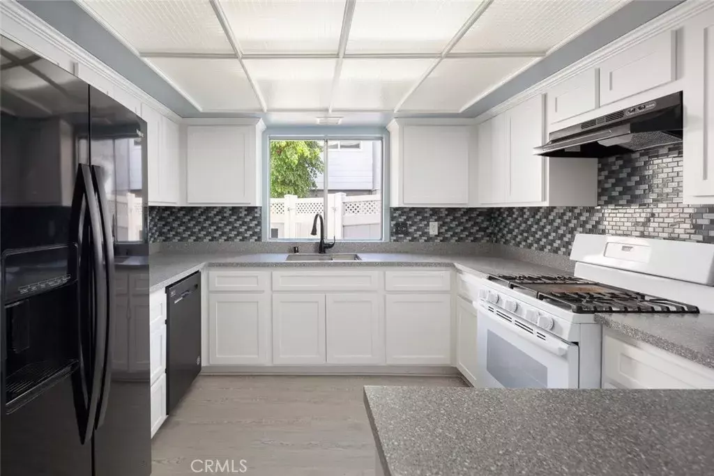 North Hills, CA 91343,8350 Burnet Avenue #11