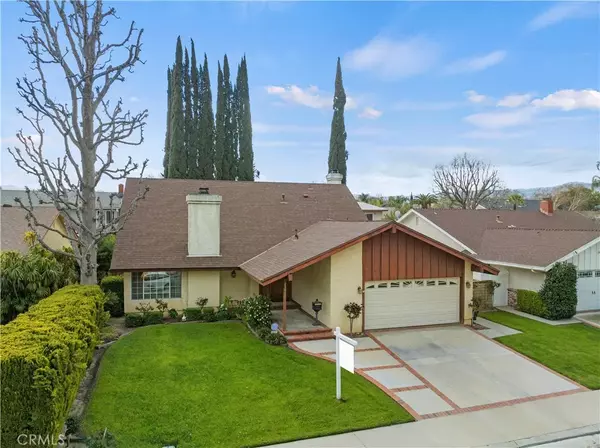 23422 Via Elisandra, Valencia, CA 91355