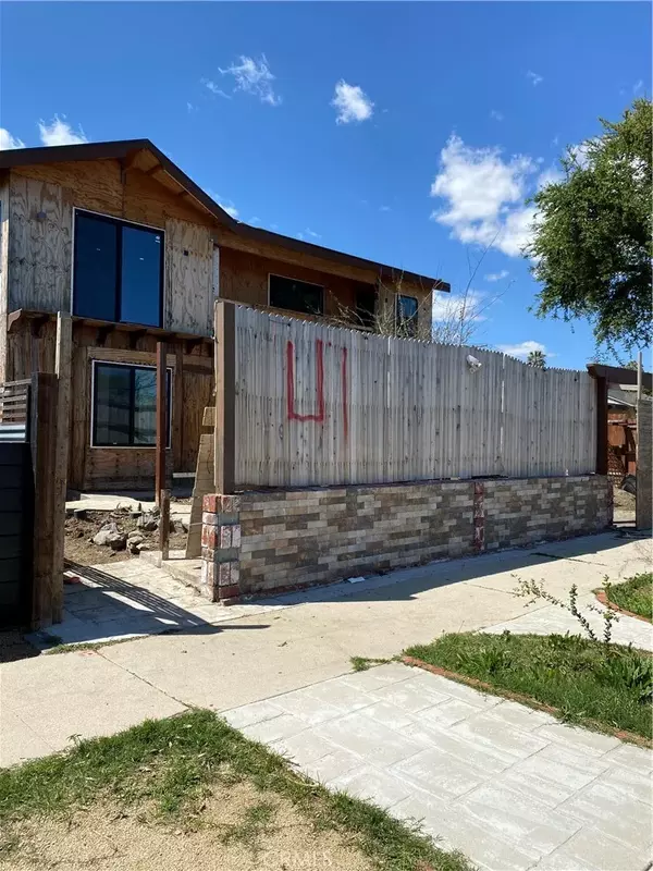 Reseda, CA 91335,6533 White Oak Avenue