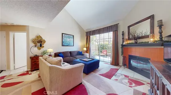 Valencia, CA 91355,23609 Del Monte Drive #301