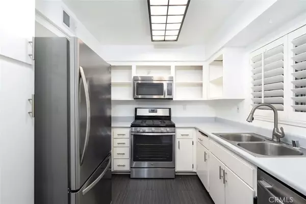 Castaic, CA 91384,31355 The Old Road #F