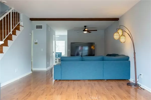 Reseda, CA 91335,19431 Sherman Way #7