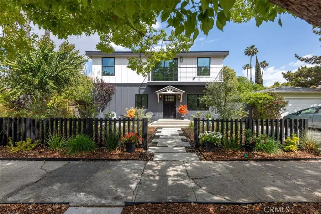 Studio City, CA 91604,12213 Hillslope Street