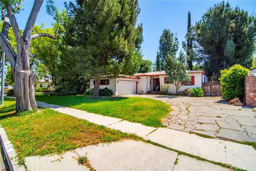 6454 Glade Avenue, Woodland Hills, CA 91303