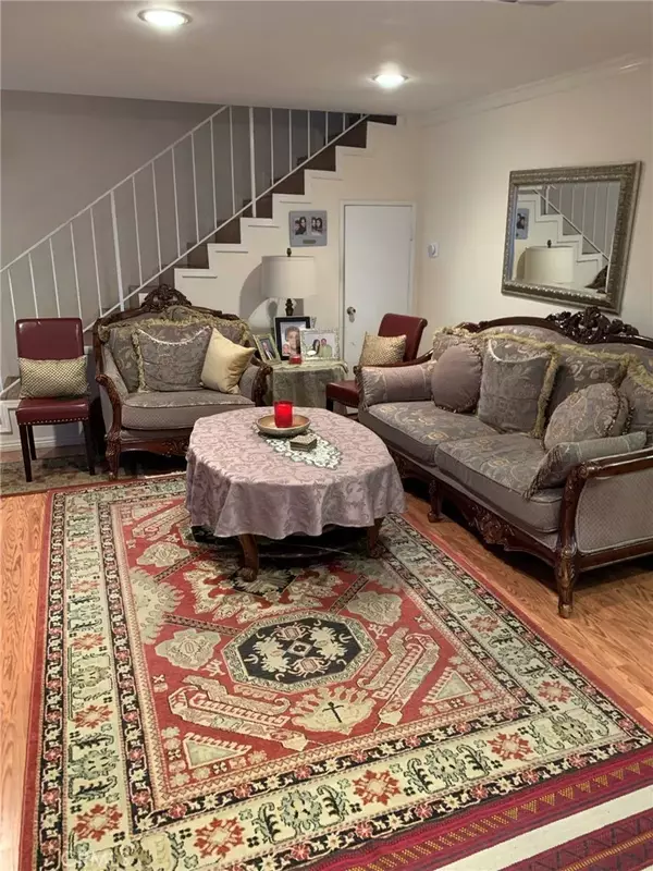 Northridge, CA 91325,17123 Roscoe Boulevard #6