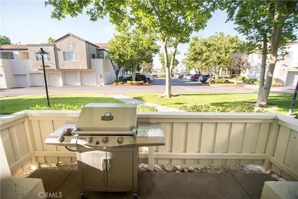 Newhall, CA 91321,21343 Nandina Lane #102