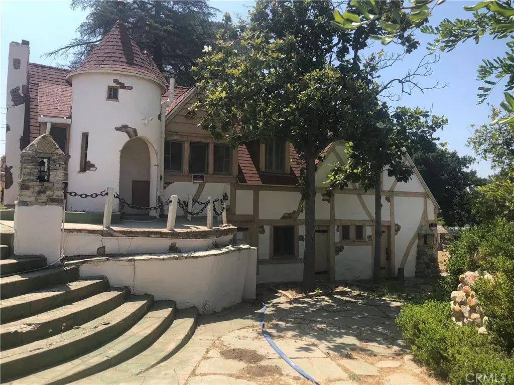 Newhall, CA 91321,23031 8th Street