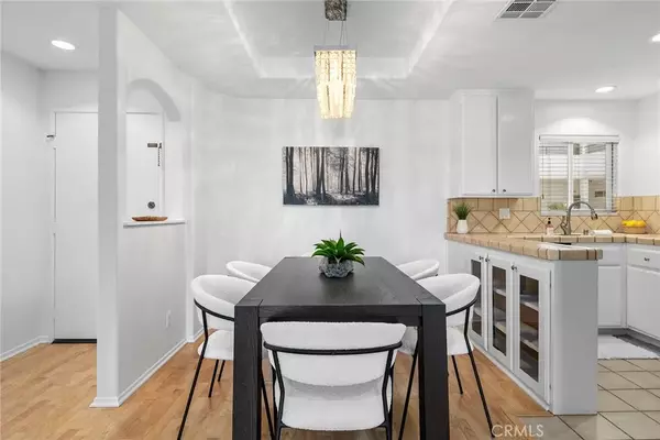 Sherman Oaks, CA 91423,4455 Hazeltine Avenue #101