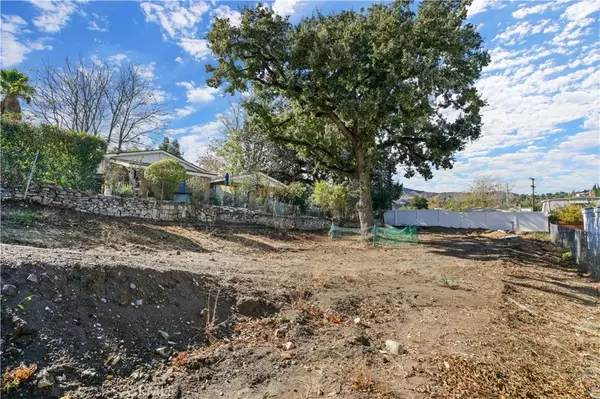 Newhall, CA 91321,25035 Atwood