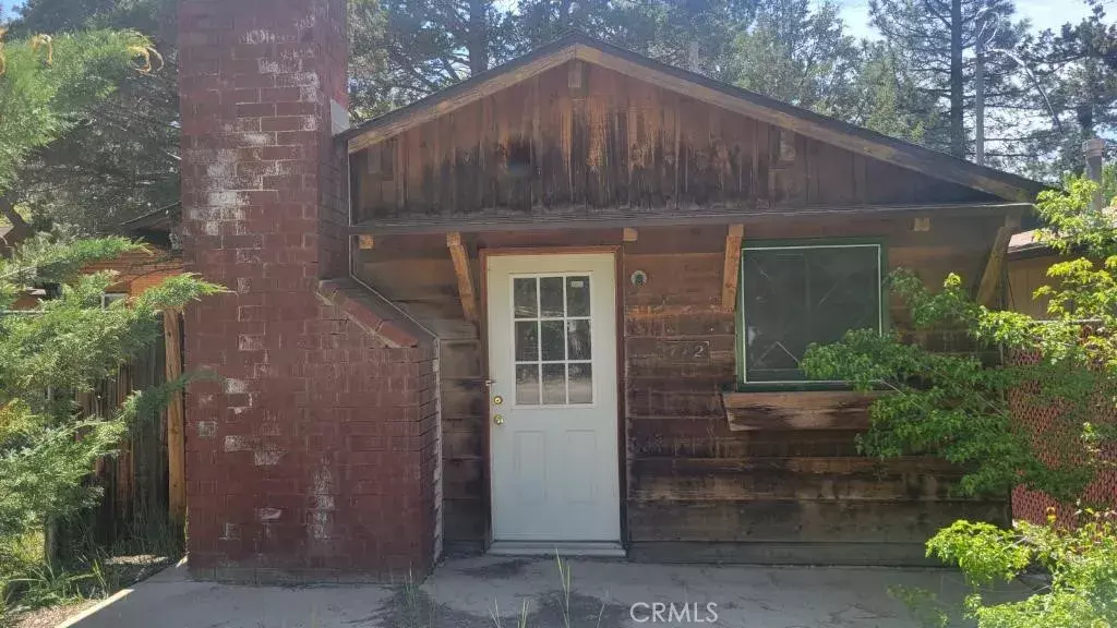 712 San Bernardino Avenue, Sugarloaf, CA 92386