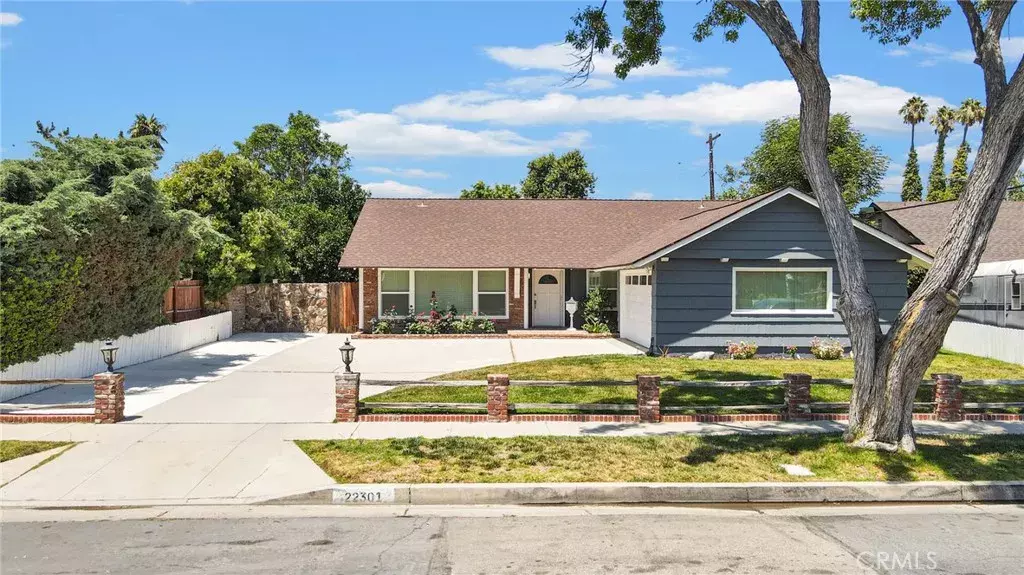 22301 Schoolcraft Street, Canoga Park, CA 91303