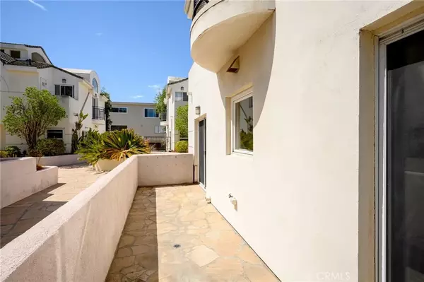 Sherman Oaks, CA 91423,5107 Coldwater Canyon Avenue #13