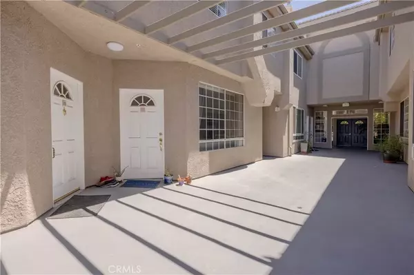 18347 Saticoy Street #28, Reseda, CA 91335