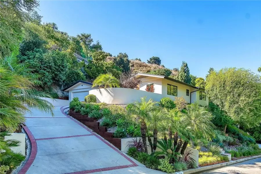 3747 Benedict Canyon Lane, Sherman Oaks, CA 91423