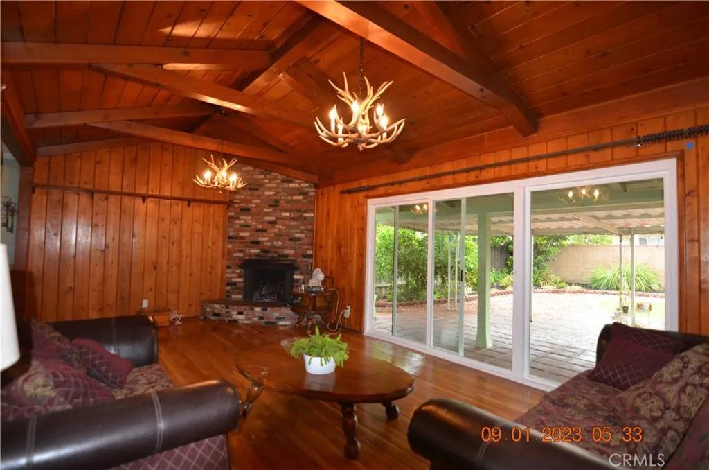 7044 Whitaker Avenue, Lake Balboa, CA 91406
