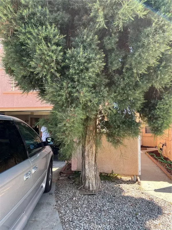 Panorama City, CA 91402,14300 Terra Bella Street #27