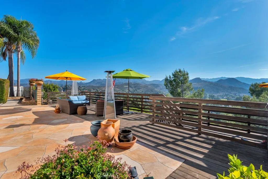 Westlake Village, CA 91361,1119 Stoneshead Court