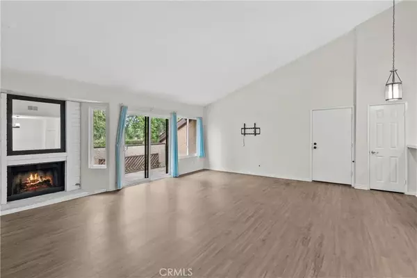 Newhall, CA 91321,24835 Apple Street #E