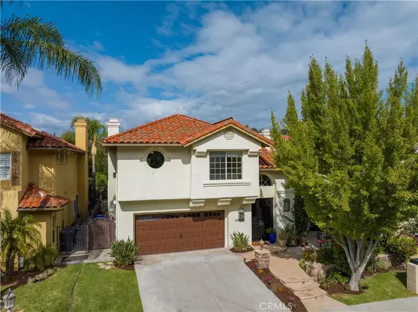 Newhall, CA 91321,23625 White Oak Court