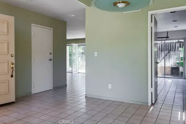 Northridge, CA 91325,17221 Roscoe Boulevard #14