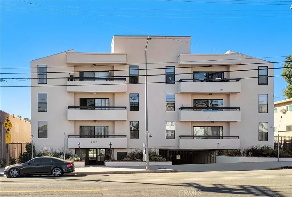 Valley Village, CA 91607,4829 Whitsett Avenue #302