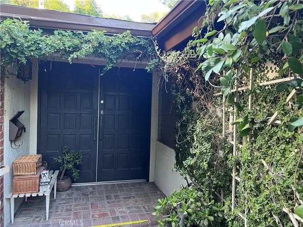 Woodland Hills, CA 91367,5711 Rawlings Avenue