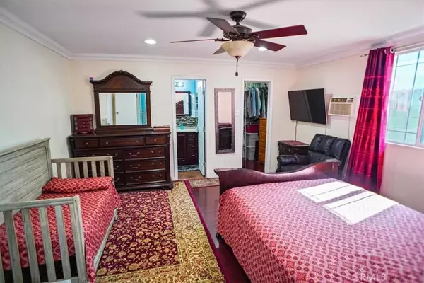 Newhall, CA 91321,25166 Fourl Road