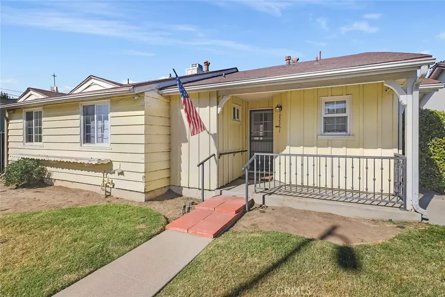 22051 Vanowen Street, Canoga Park, CA 91303