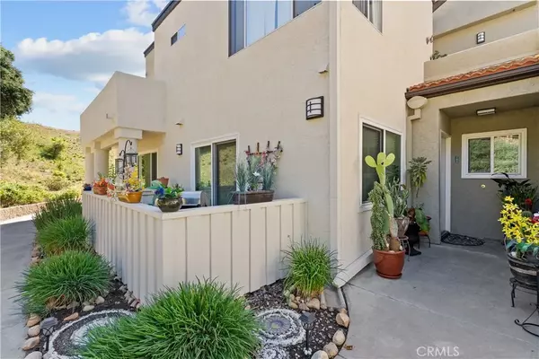 Newhall, CA 91321,21203 Trumpet Drive #103