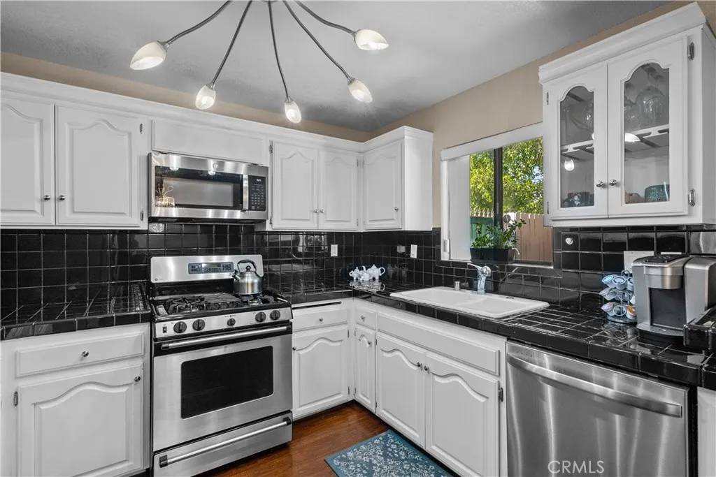 Granada Hills, CA 91344,17730 Kingsbury Street #9