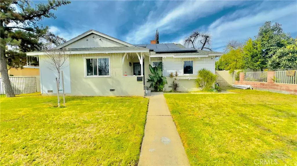 7623 De Soto Avenue, Canoga Park, CA 91304