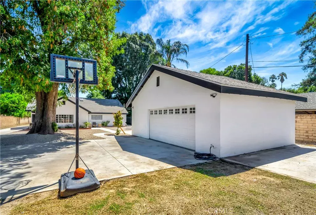 Northridge, CA 91324,8452 Melvin Avenue