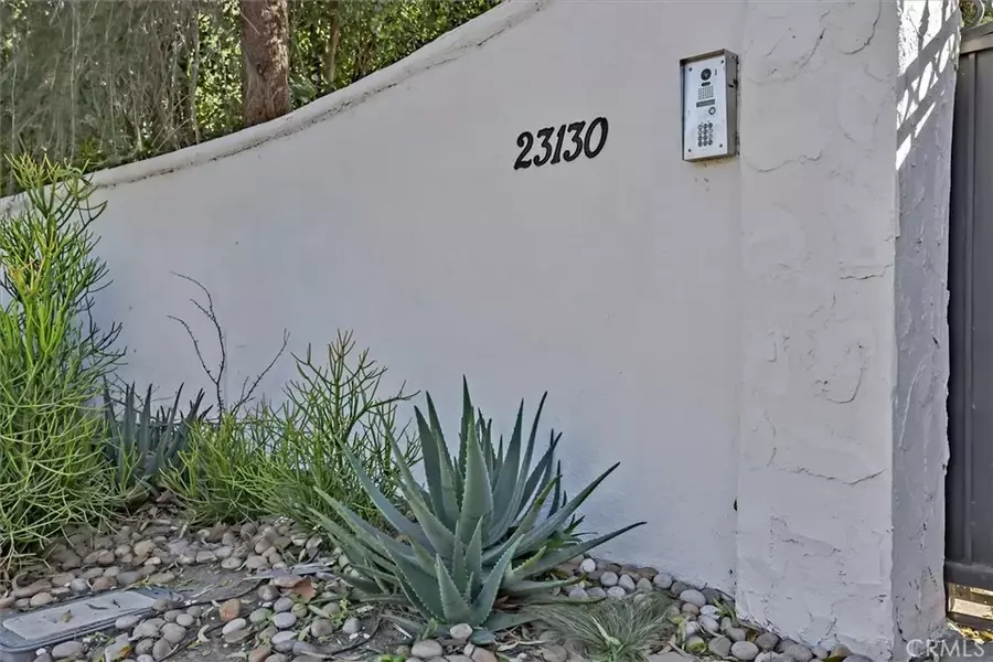 23130 Oxnard Street, Woodland Hills, CA 91367