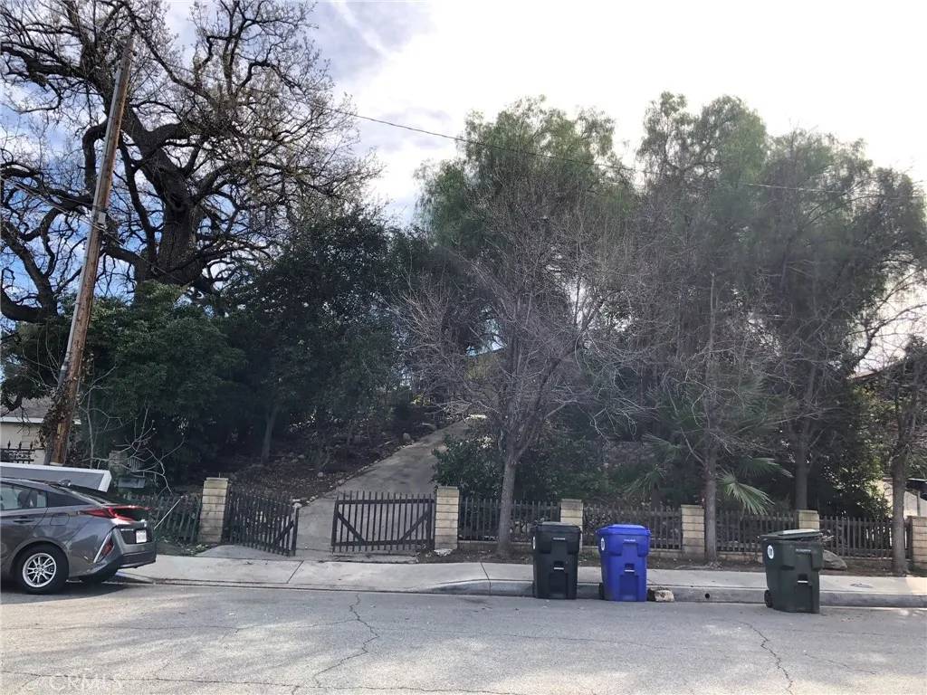 23024 Oak Street, Newhall, CA 91321