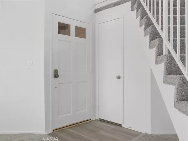 Newhall, CA 91321,19802 Sandpiper Place #16