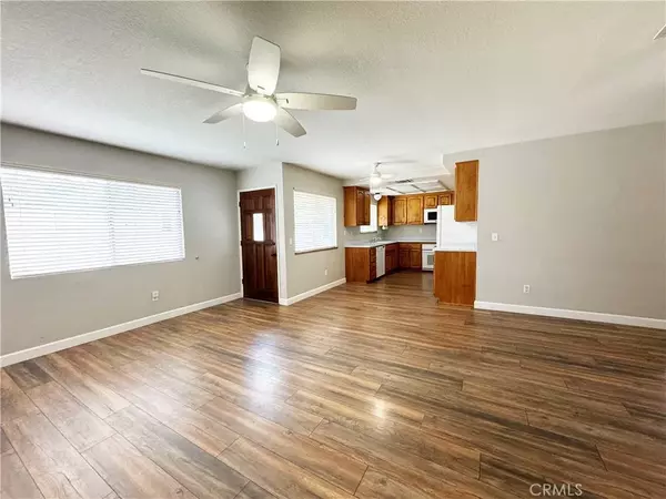 Newhall, CA 91321,23027 Oak Street